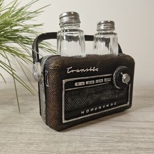Retro 50's Vintage Kitchen Dining Room Radio Salt and Pepper Shakers Holder